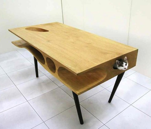 猫の秘密基地テーブル。 CATable