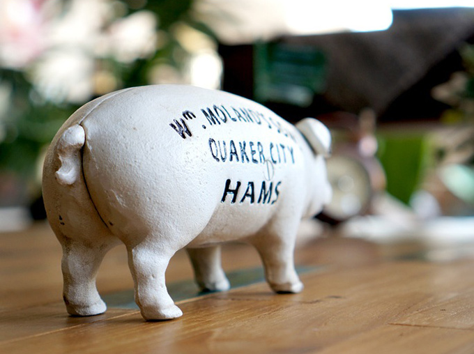 HAMS STANDING PIG BANK