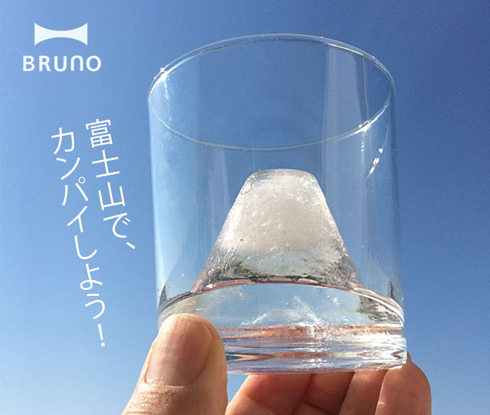 富士山の氷で乾杯！ FUJI ON THE ROCK
